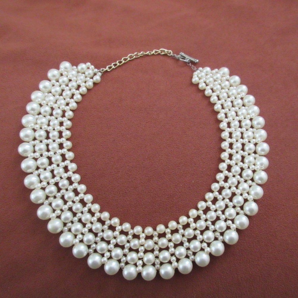 Pearl hinged necklace